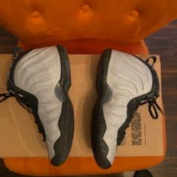 Sneakers - Picture 3 of 5